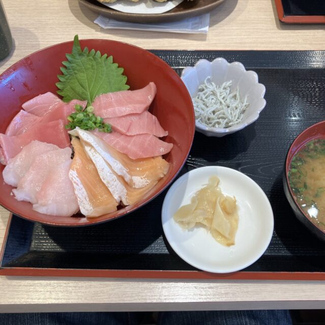 とろ4種丼